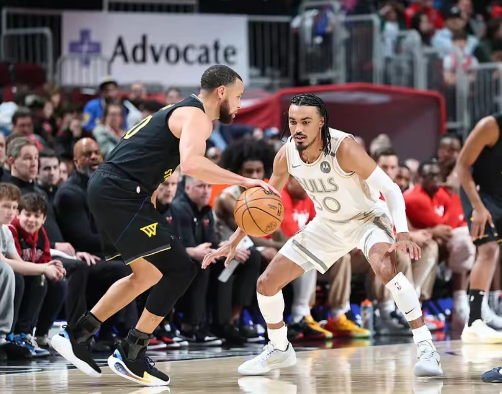 包含NBA常规赛赛前走向成谜，布鲁克林篮网战术微调，媒体盛赞，更衣室氛围转暖的词条-开云综合体育电竞